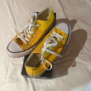 Lemon chrome unisex Converse. Size 7 women’s or size 5 men’s.